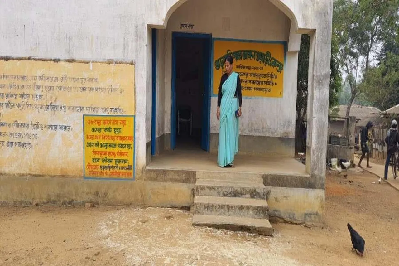 জঙ্গলে নেই খাবার, জমিতে ফসলের অভাব, খাবারের খোঁজে হাতির হানা অঙ্গনওয়াড়ী কেন্দ্র ও মিষ্টির দোকানে