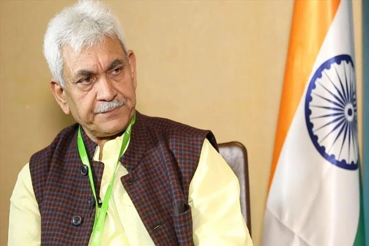 প্রধানমন্ত্রীকে সমর্থন মনোজ সিনহার!