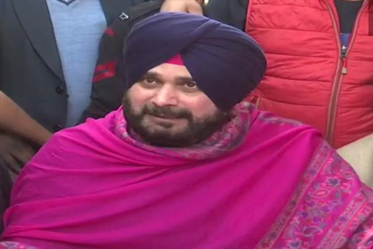 মাজিথিয়াকে 'পার্চা মাফিয়া' বলে কটাক্ষ সিধুর