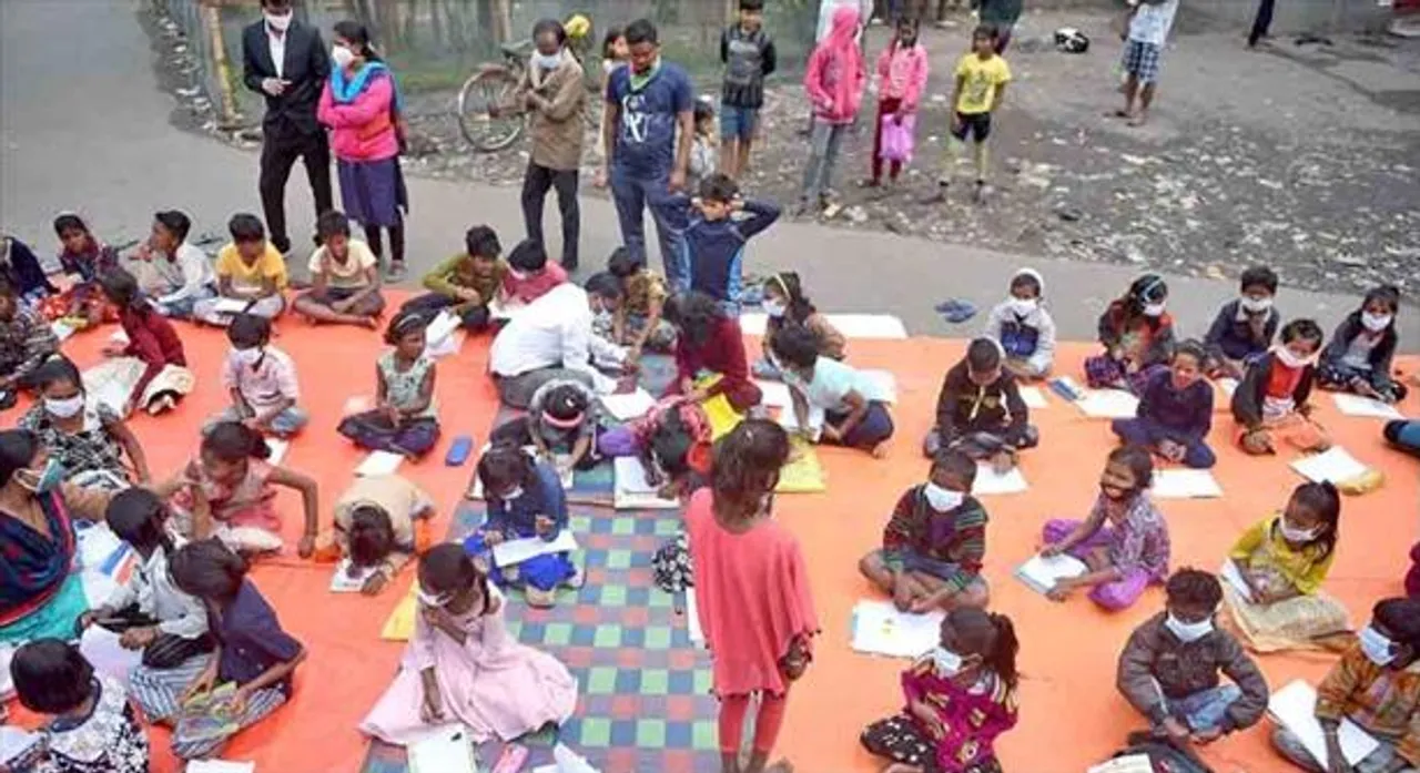 শহরেও শুরু পাড়ার ক্লাস!