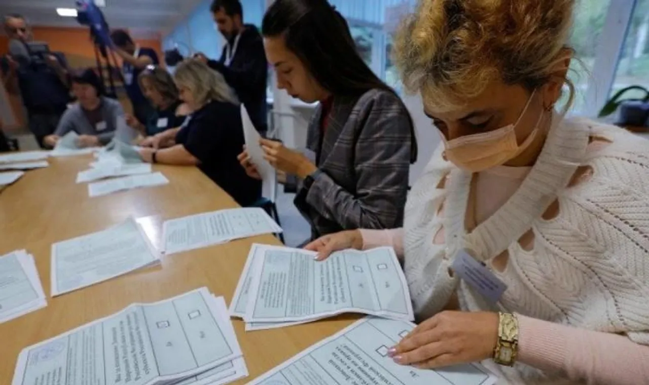 ইউক্রেনীয় ভূখণ্ডে বিতর্কিত গণভোটে বিজয় দাবি রুশপন্থীদের