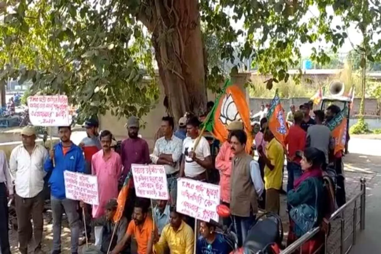 তৃণমূল নেতা অখিল গিরির গ্রেপ্তারের দাবিতে বিজেপির স্মারকলিপি প্রদান