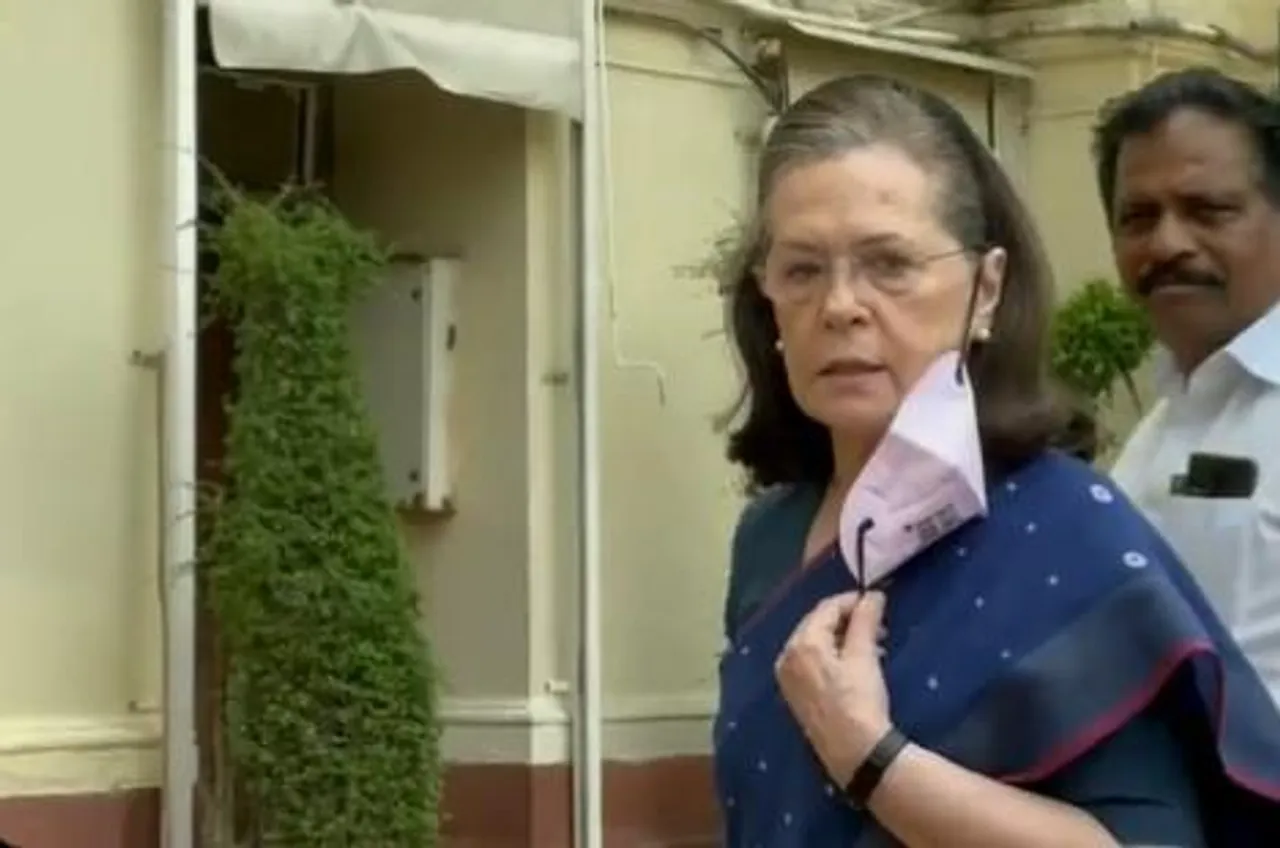 অধীর চৌধুরি ইতিমধ্যেই ক্ষমা চেয়েছেনঃ সনিয়া গান্ধী