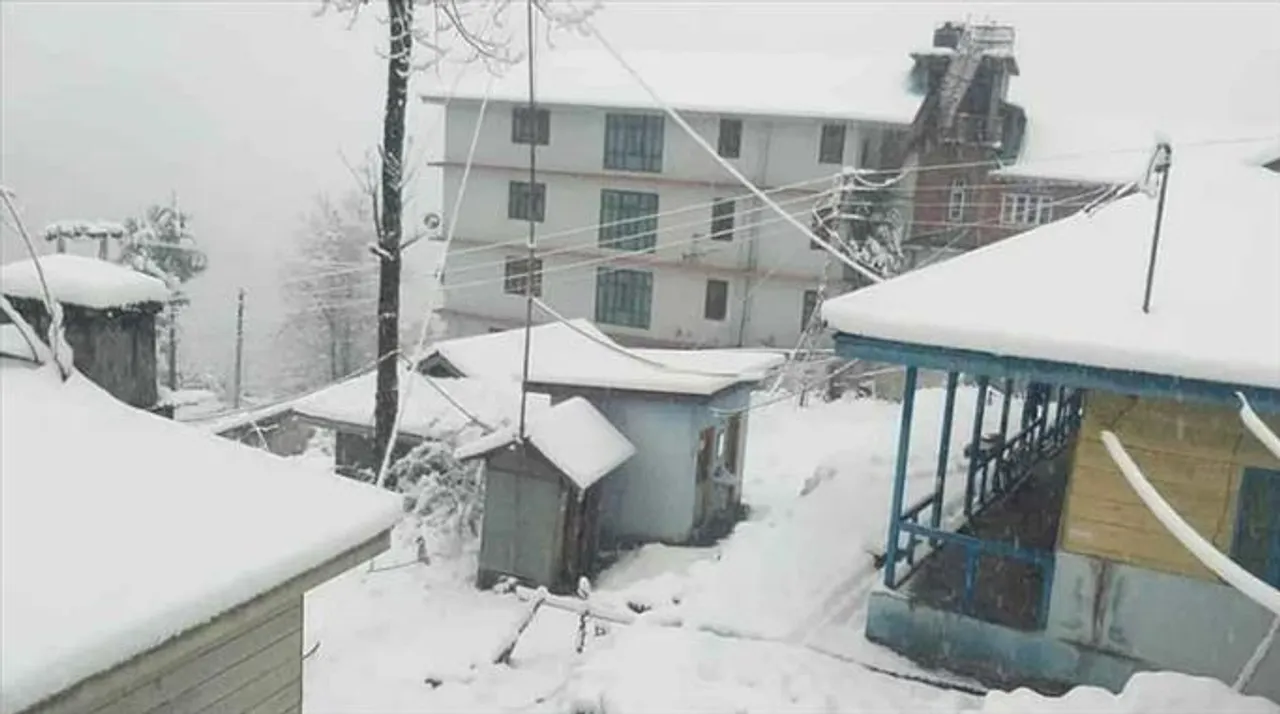 সাদা আস্তরণে শৈলশহর! দেখুন ভিডিও