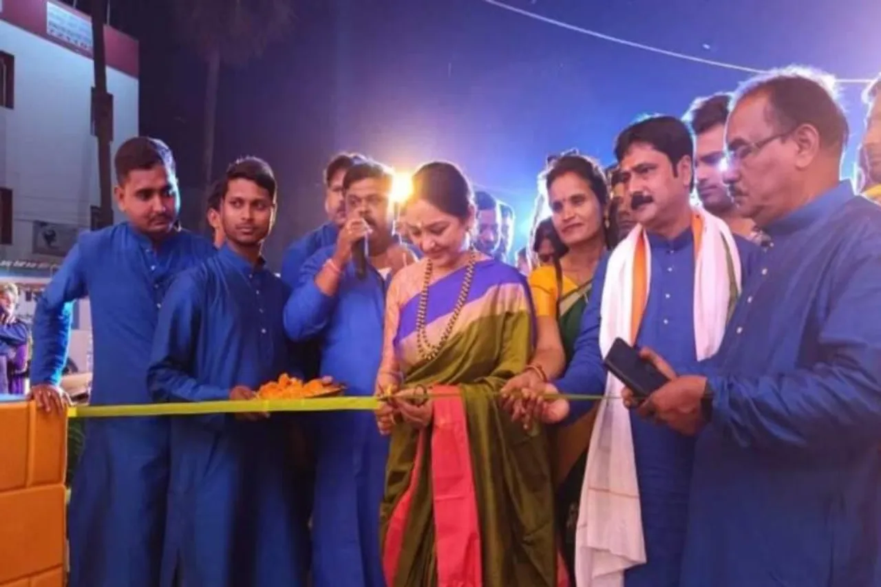 জগদ্ধাত্রীর একাধিক পূজার উদ্বোধনে মেদিনীপুরে জুন মালিয়া