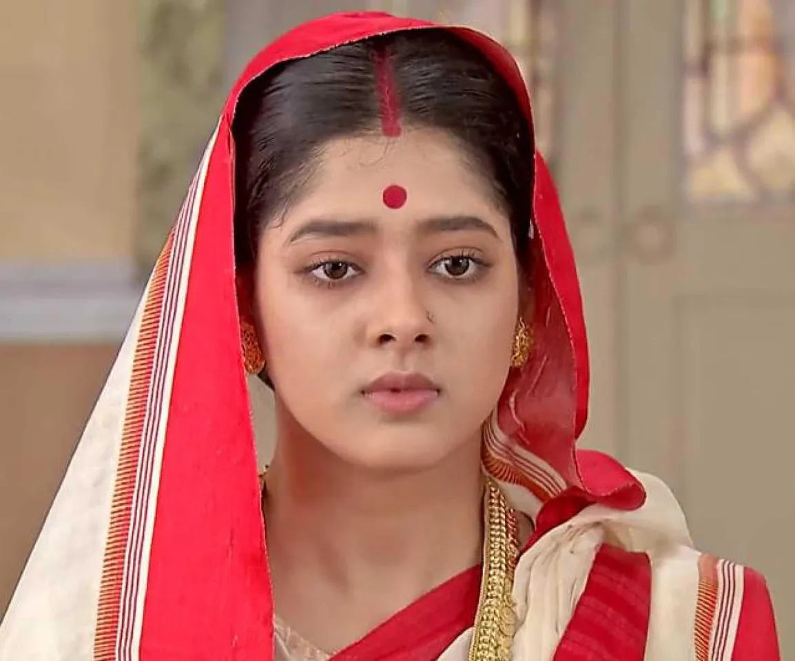 নতুন লুকে রানীমাকে দেখে কুপোকাত নেটদুনিয়া