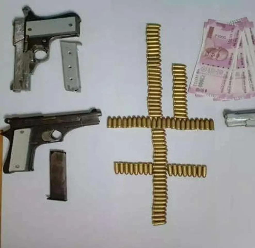 আমর্হার্স্ট স্ট্রিট থেকে আগ্নেয়াস্ত্র ও গুলি উদ্ধার