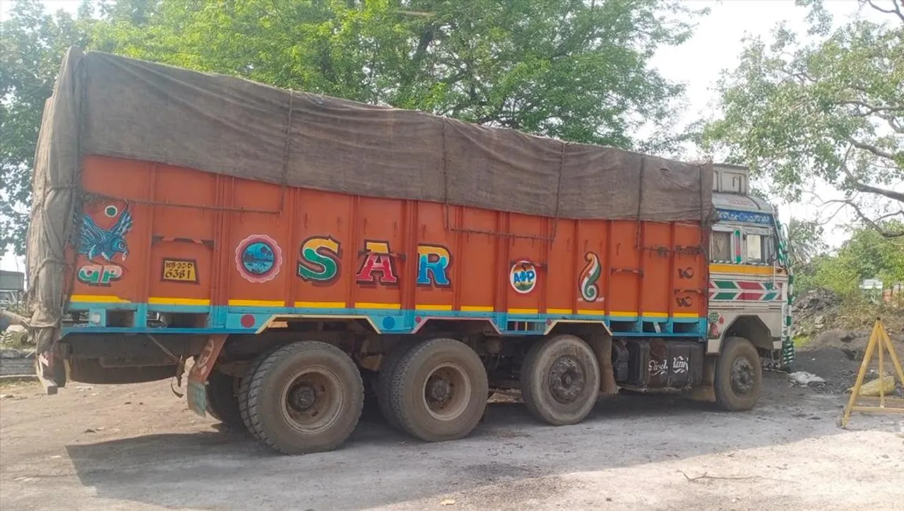 অবৈধ কয়লা কারবারিদের বিরুদ্ধে বড় সাফল্য জামুরিয়া থানার পুলিশের