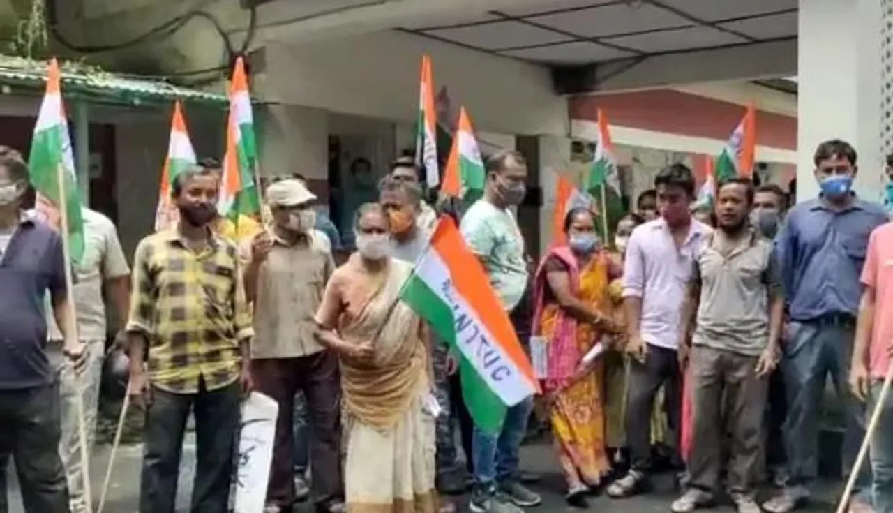 বকেয়া না মেটানোর দাবিতে বিক্ষোভ আই.এন.টি.টিউ.সি শ্রমিক সংগঠনের