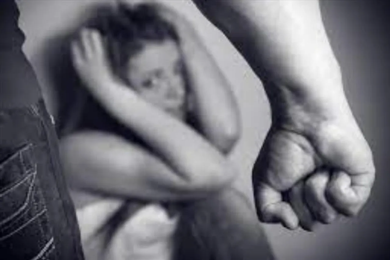 কিশোরীর গোপনাঙ্গে কাঠের টুকরো! ভয়ঙ্কর ঘটনা রাজ্যে