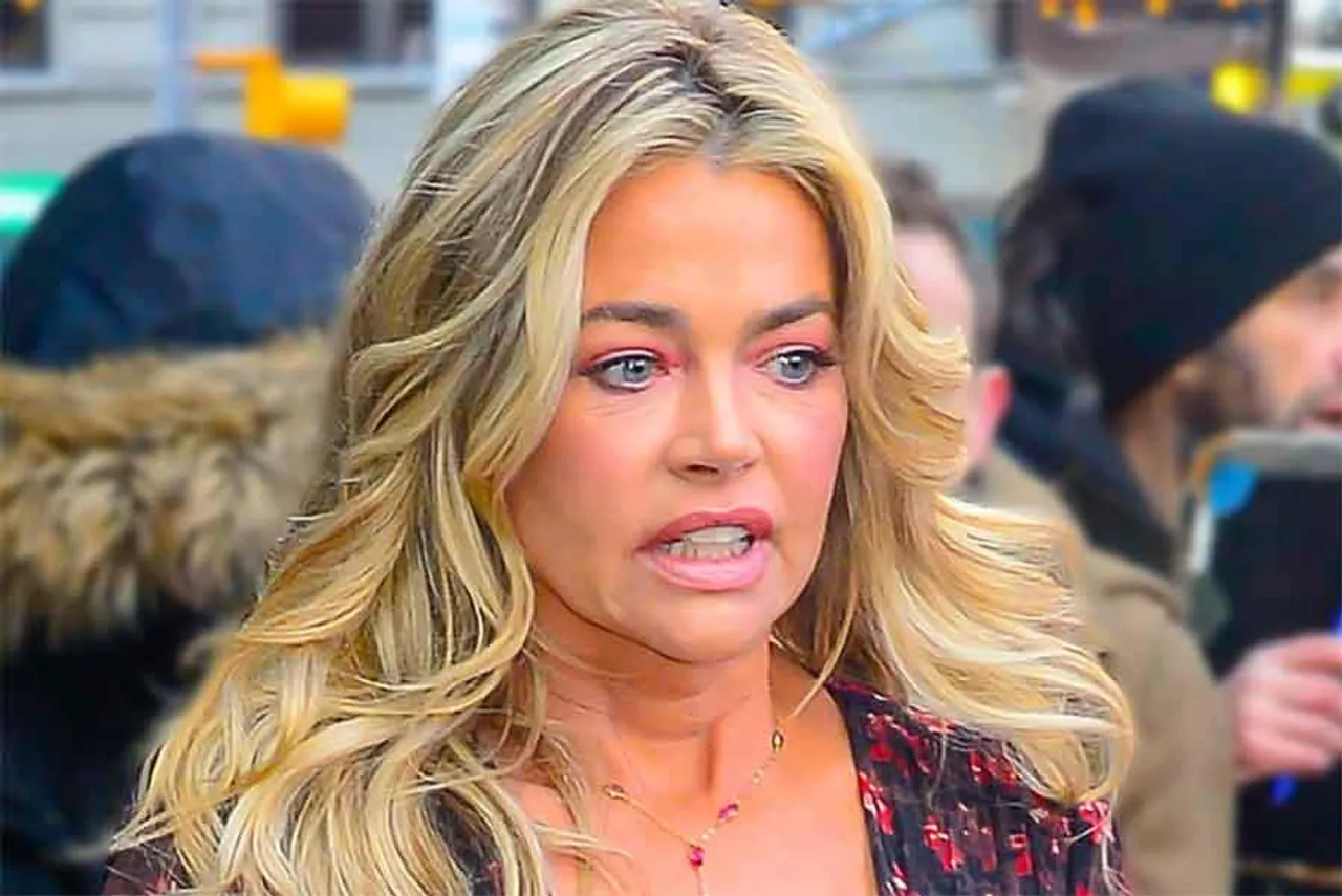 অল্পের জন্য প্রাণে বাঁচলেন ‘ ডেনিস রিচার্ডস