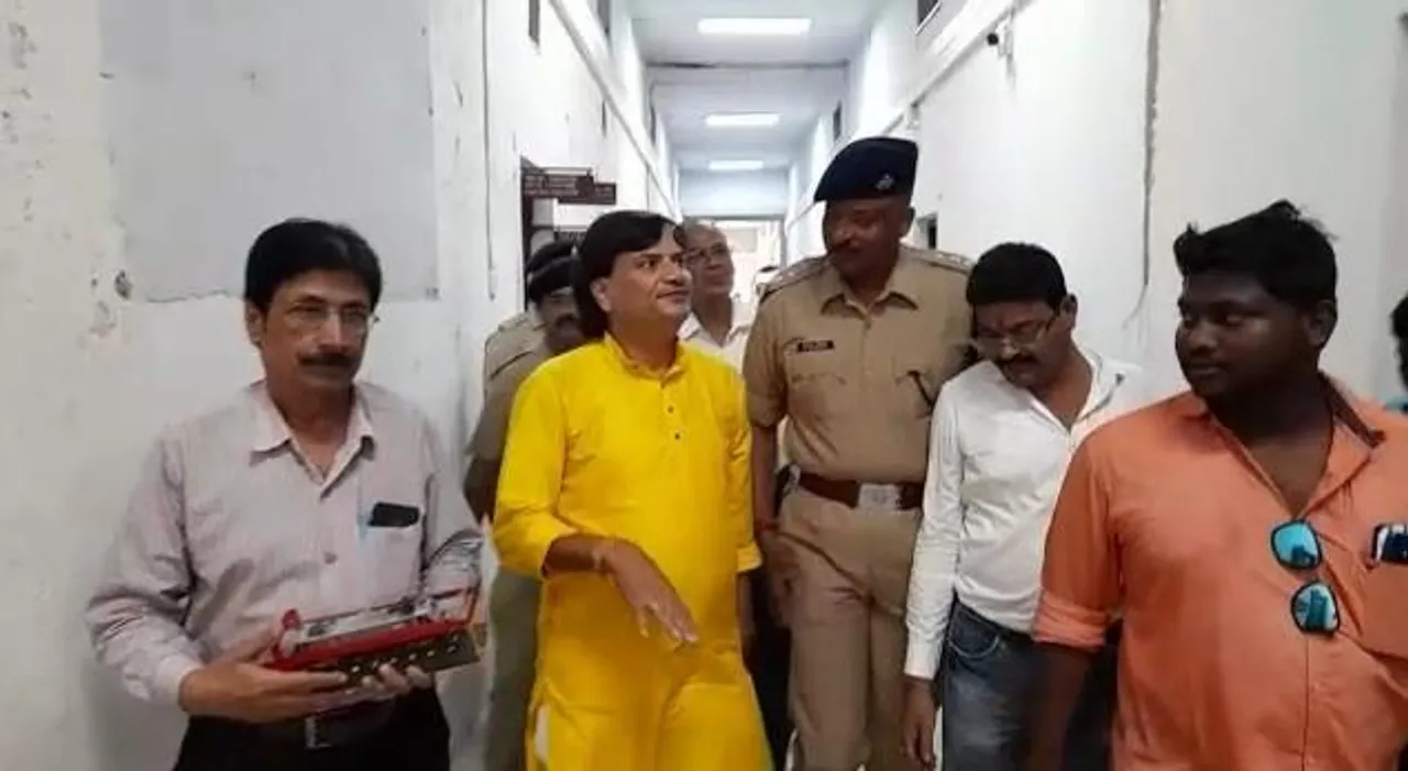 চিত্তরঞ্জন রেল কারখানার জেনারেল ম্যানেজারের সঙ্গে বৈঠক করলেন মেয়র বিধান উপাধ্যায়