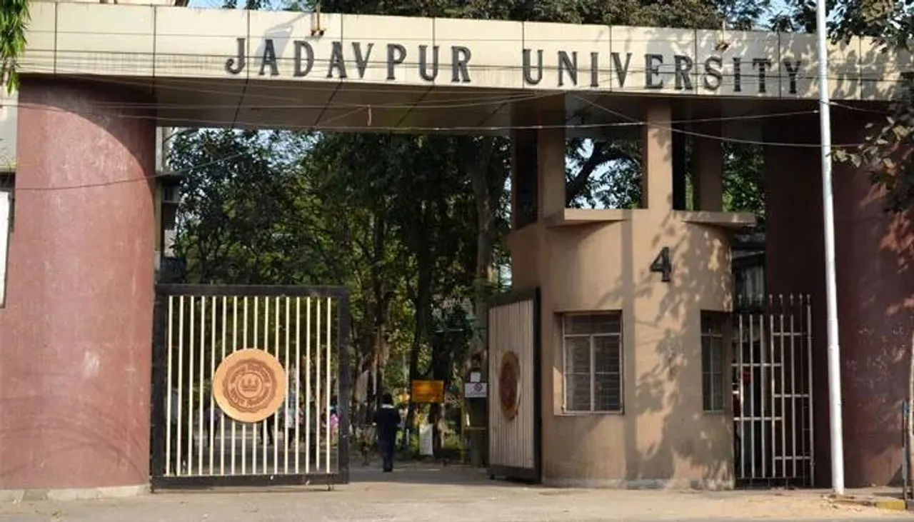যাদবপুর বিশ্ববিদ্যালয়ের অধ্যাপকের বিরুদ্ধে ধর্ষণের চেষ্টার অভিযোগ