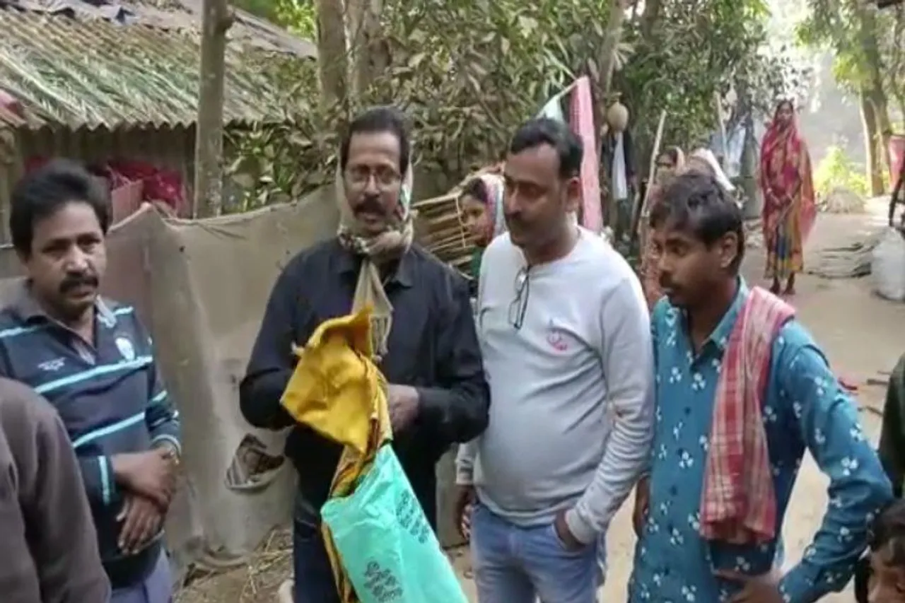 মেয়ের বিয়ের জন্য হারিয়ে যাওয়া ১ লক্ষ টাকা উদ্ধার করে ফিরিয়ে দেওয়া হল পিতাকে