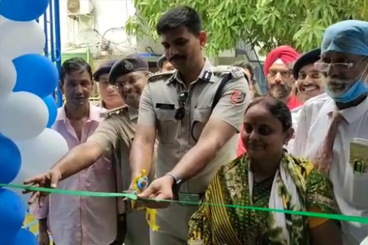 নিয়ামতপুর ফাঁড়ির রান্নাঘর ও অফিস রুমের উদ্বোধন করলেন পুলিশ কমিশনার