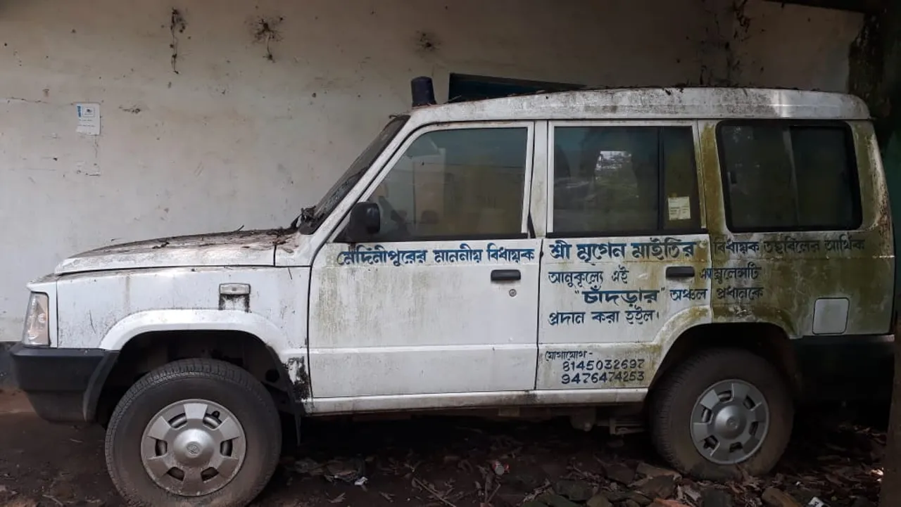 বিধায়কের দেওয়া অ্যাম্বুলেন্স পড়ে নষ্ট হচ্ছে বিজেপি পরিচালিত পঞ্চায়েতে