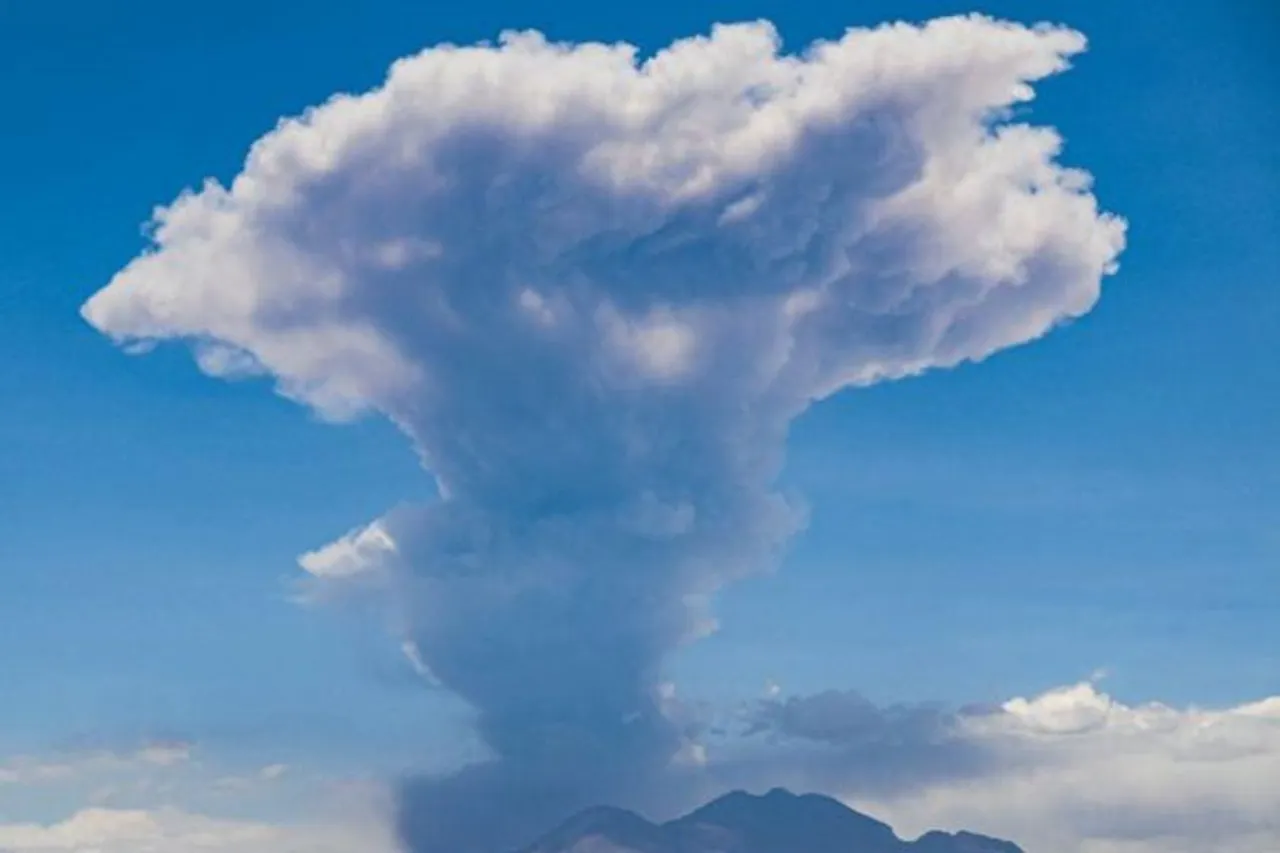 উত্তর চিলিতে গর্জন করেছে আগ্নেয়গিরি