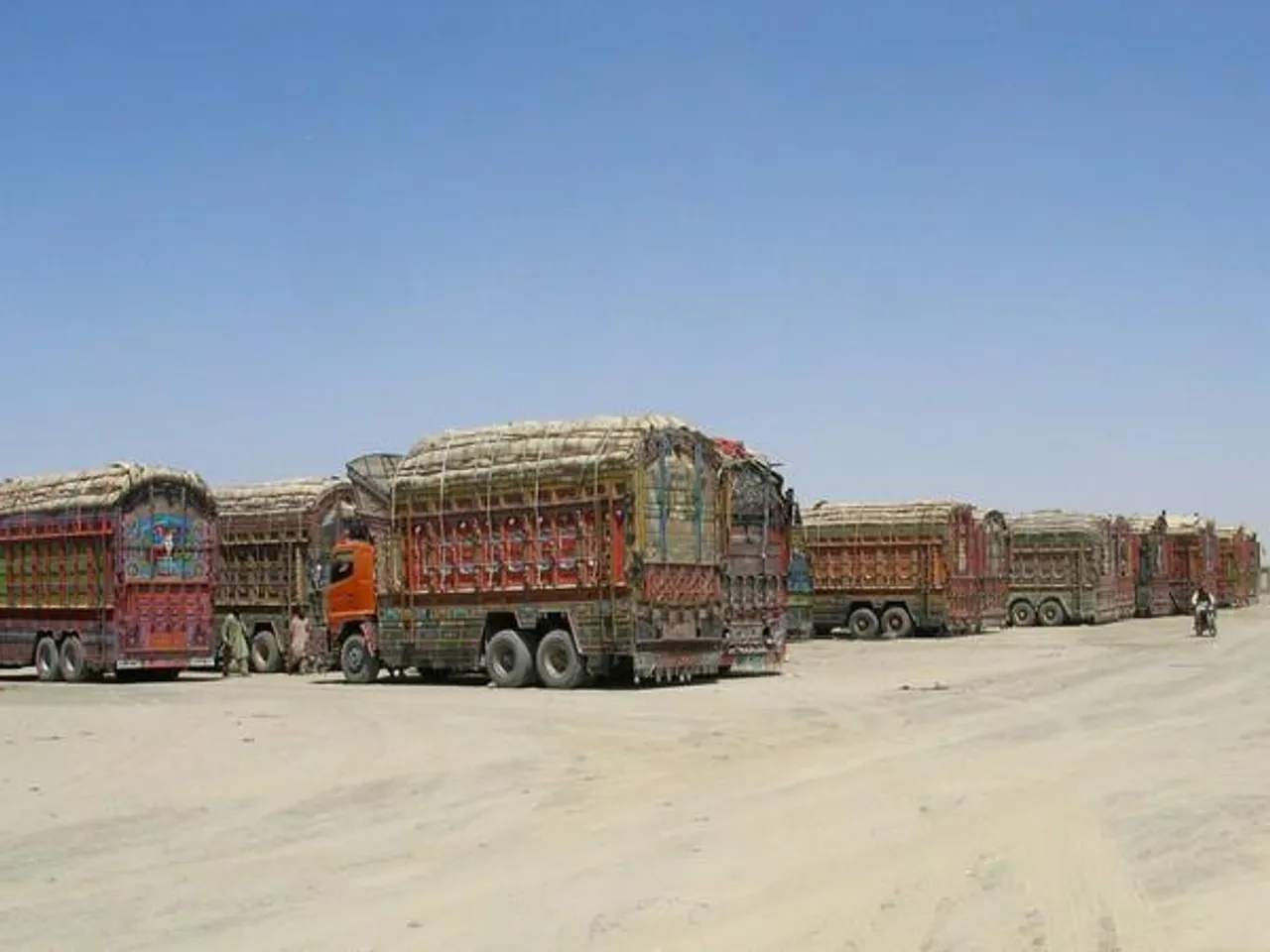 তালিবান অধীনস্থ আফগানিস্তান পুনরায় পাকিস্তানের সঙ্গে বানিজ্য শুরু করল