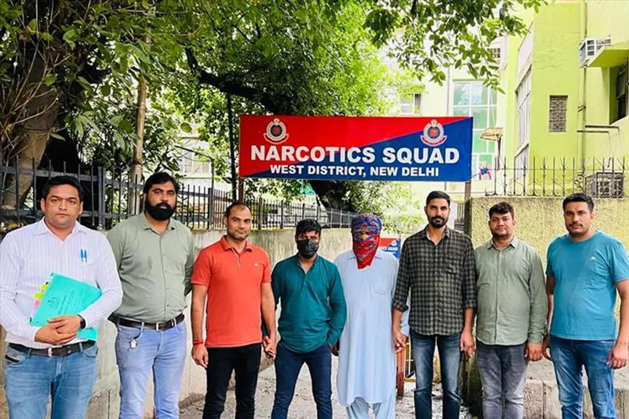 আফগান নাগরিককে মাদক সরবরাহের অভিযোগে গ্রেফতার ২