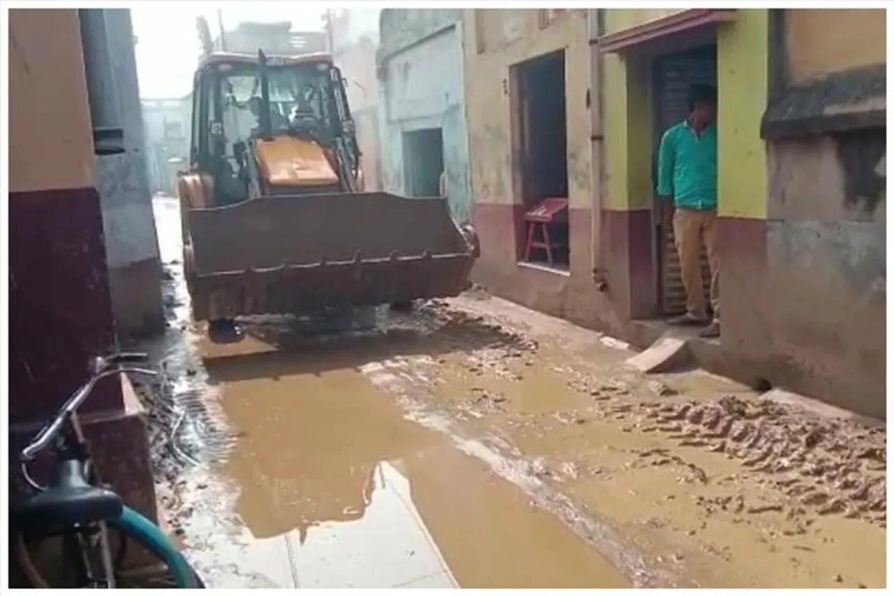 খবর প্রকাশ হতেই নড়েচড়ে বসল প্রশাসন, শুরু রাস্তা সংস্কারের কাজ