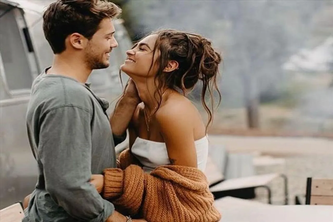 মেয়েদের মন জিততে চাইলে জানুন এই কয়েকটি উপায়