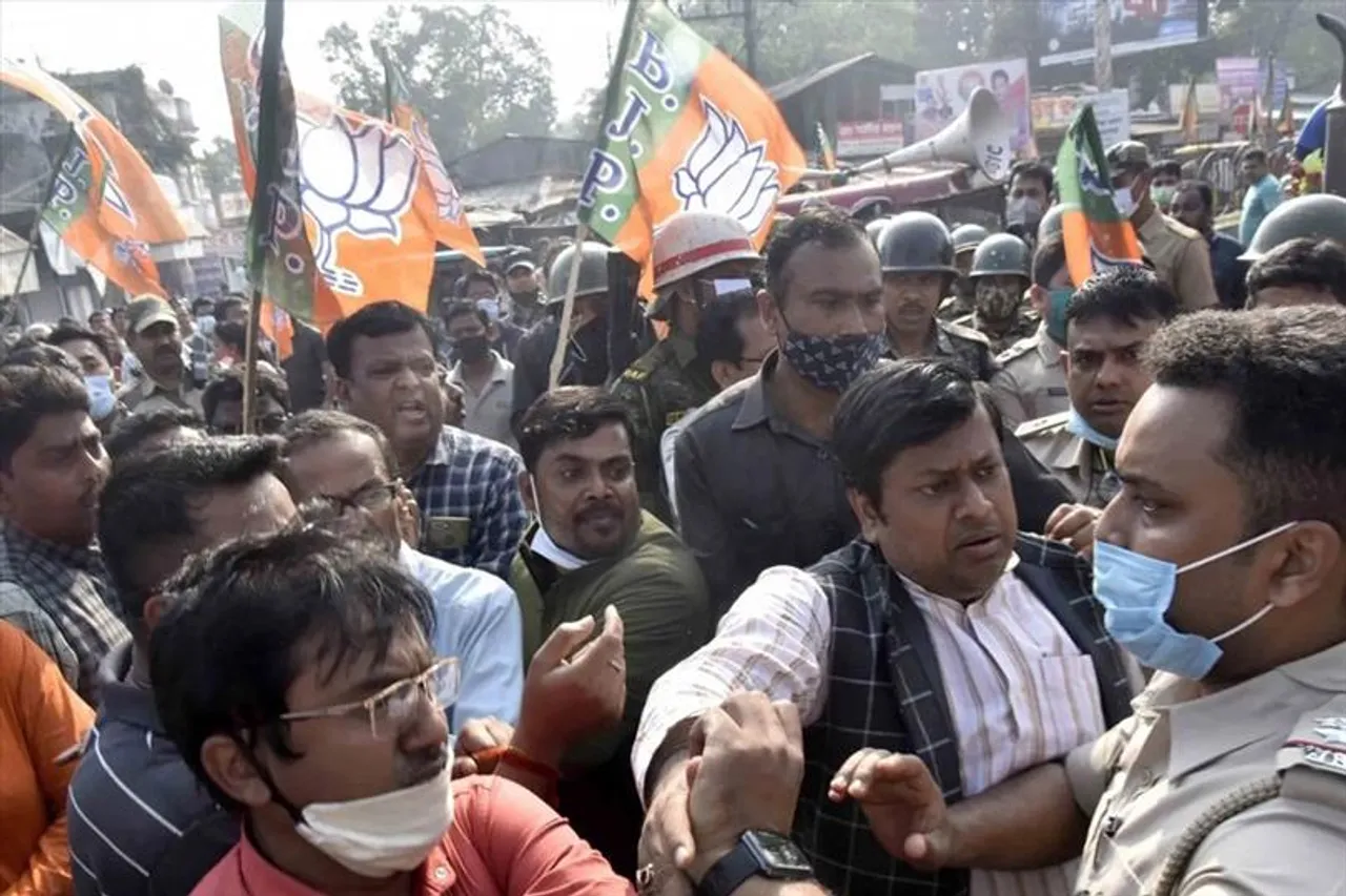 সুকান্ত মজুমদারকে তুলে নিয়ে গেল পুলিশ