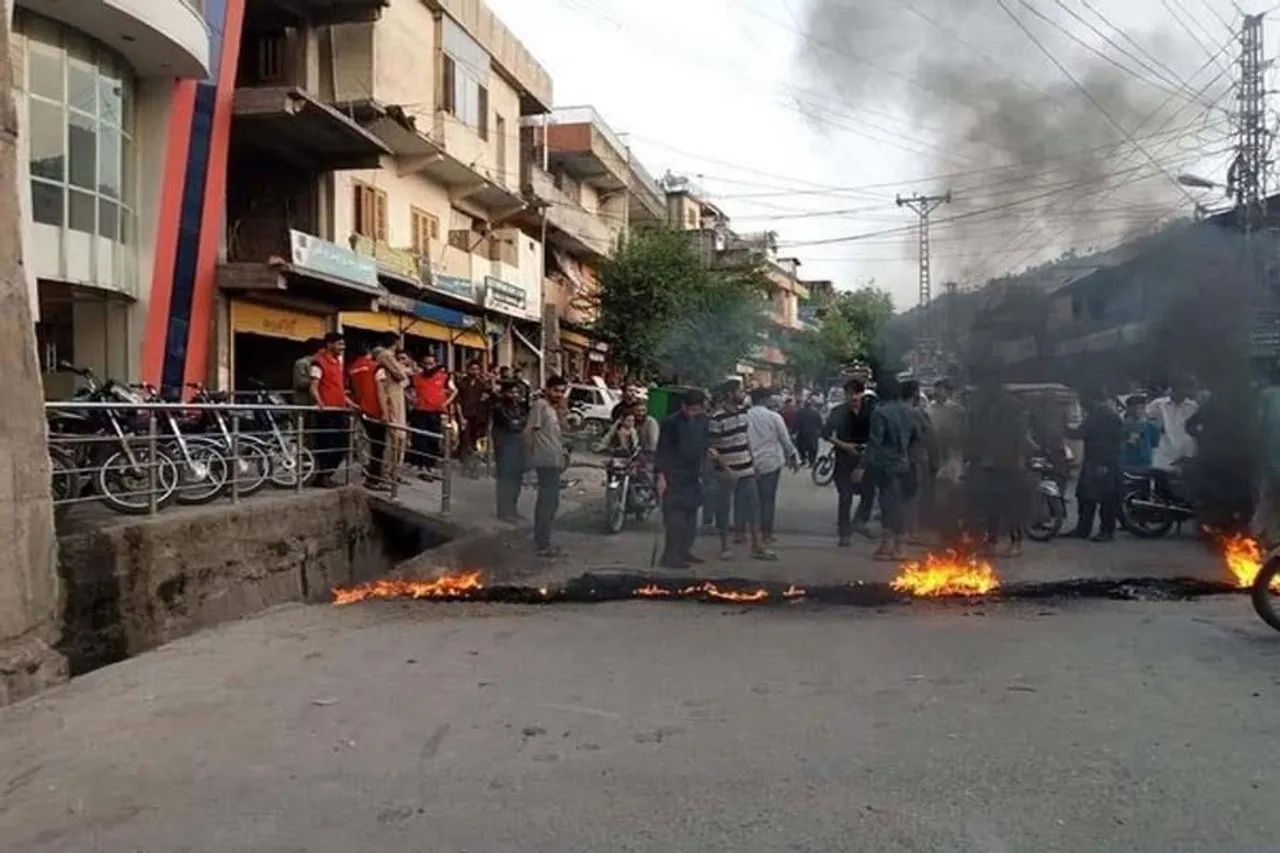 এবার পাকিস্তানের বিরুদ্ধে প্রতিবাদে কাশ্মীর