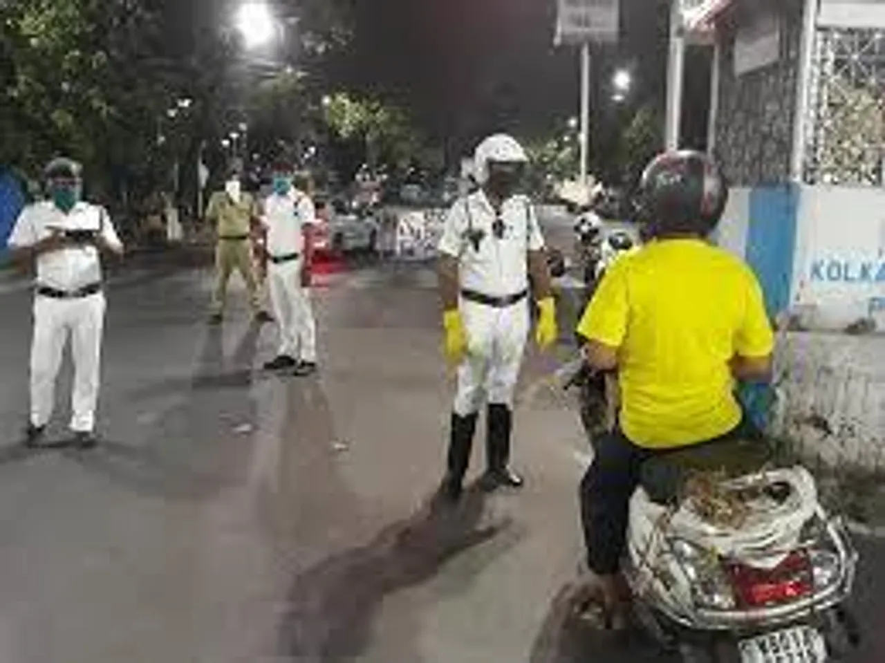 দ্বিতীয় হুগলি সেতুর টোল প্লাজায় নাকা চেকিং