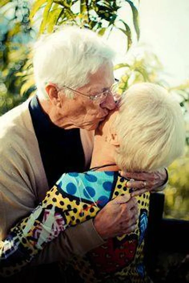 বয়স বেড়েছে বলে ভাবছেন যৌন ক্ষমতা কমে গেছে ভাবছেন ?