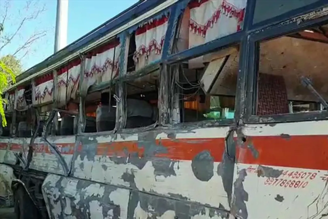 ভয়াবহ বাস দুর্ঘটনা, মৃত ৭, গুরুতর আহত ১৪