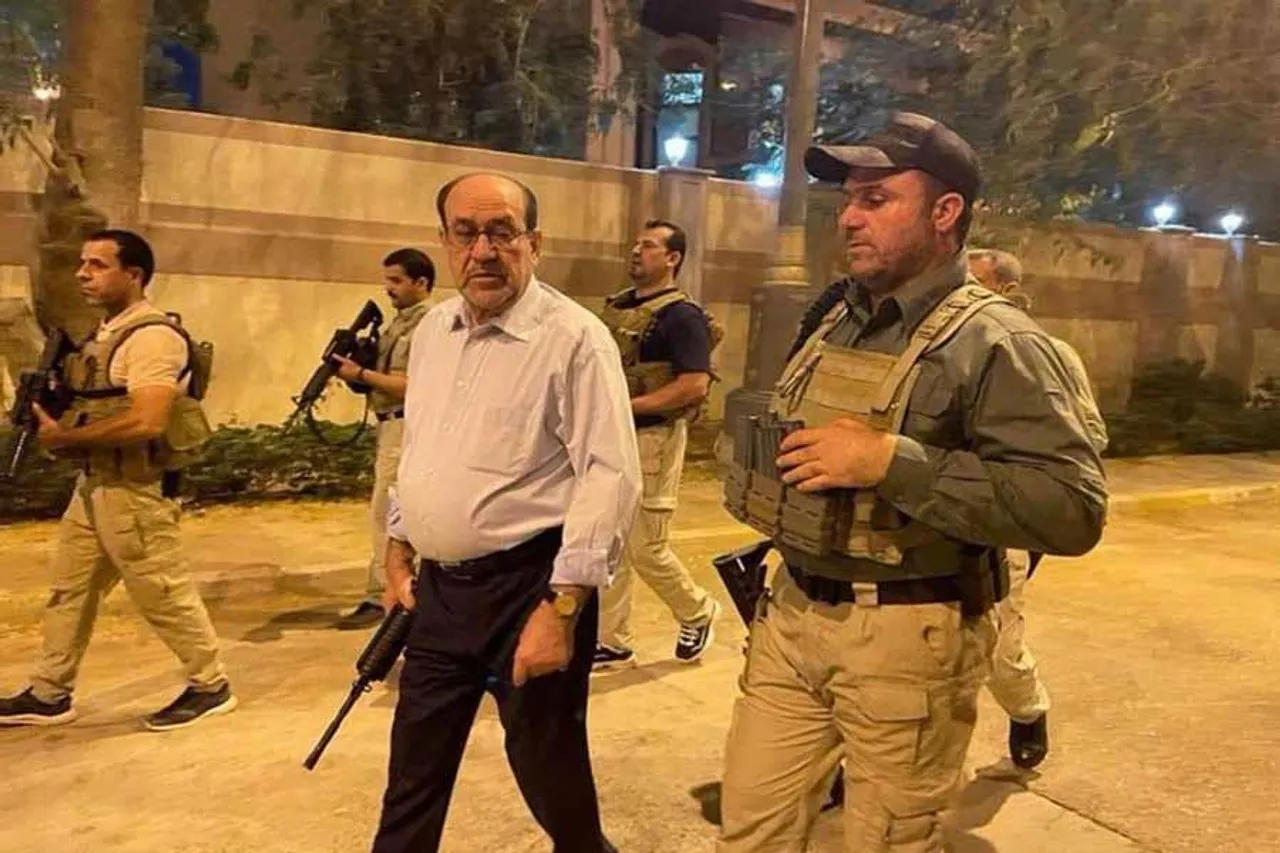 হাতে অস্ত্র নিয়ে রাস্তায় নামলেন ইরাকের প্রাক্তন প্রধানমন্ত্রী