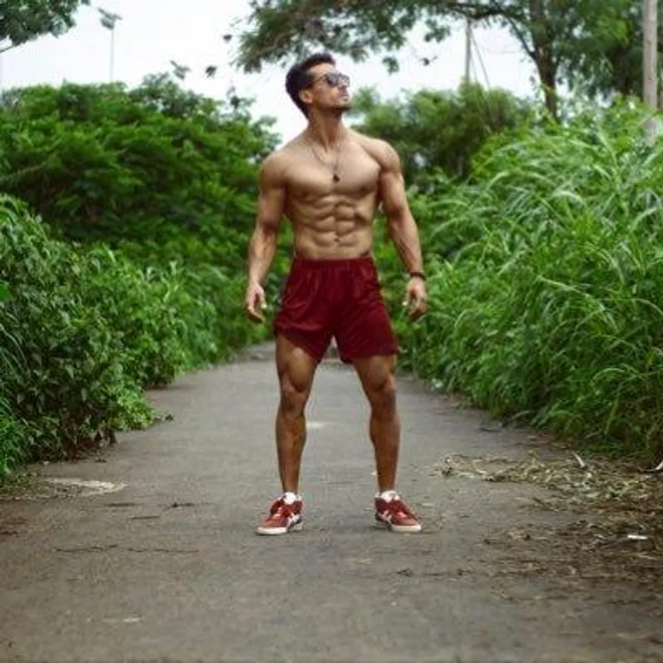 কাজের মধ্যেই জন্মদিন পালন টাইগারের