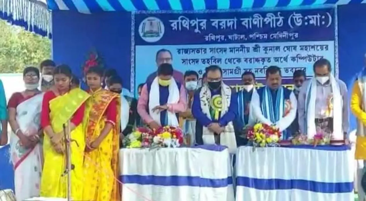 রথীপুর বরদা বাণীপিঠ উচ্চ বিদ্যালয়ে কম্পিউটার কক্ষের উদ্বোধন করলেন কুণাল ঘোষ