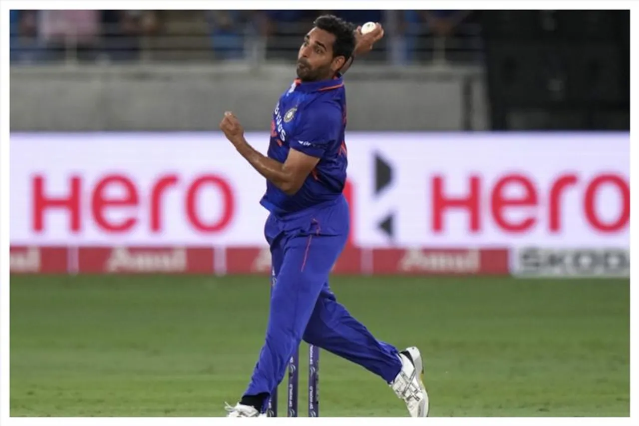 বাবর-রিজওয়ানদের পরীক্ষার মুখে ফেলতে পারেন ভুবনেশ্বর