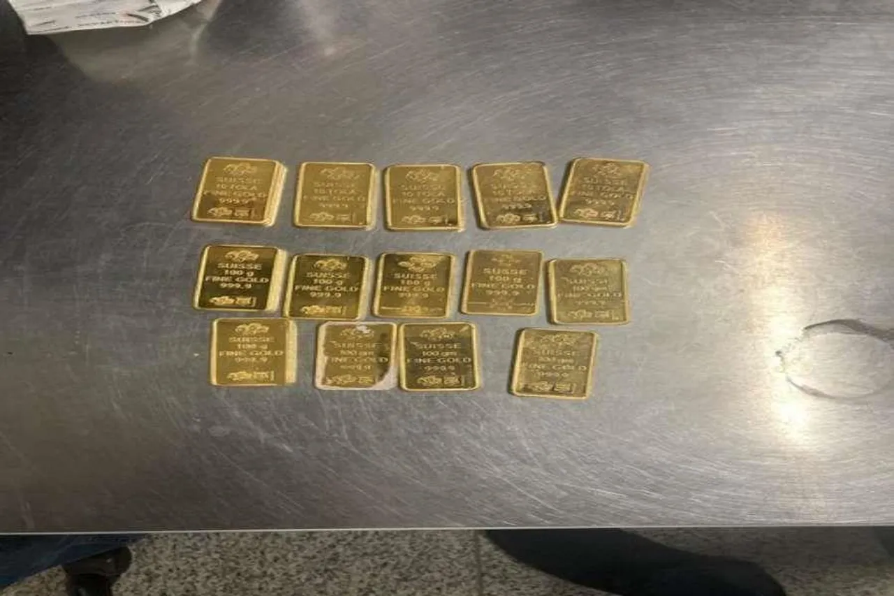 এবার উদ্ধার প্রায় ৬৯ লক্ষ টাকার সোনা