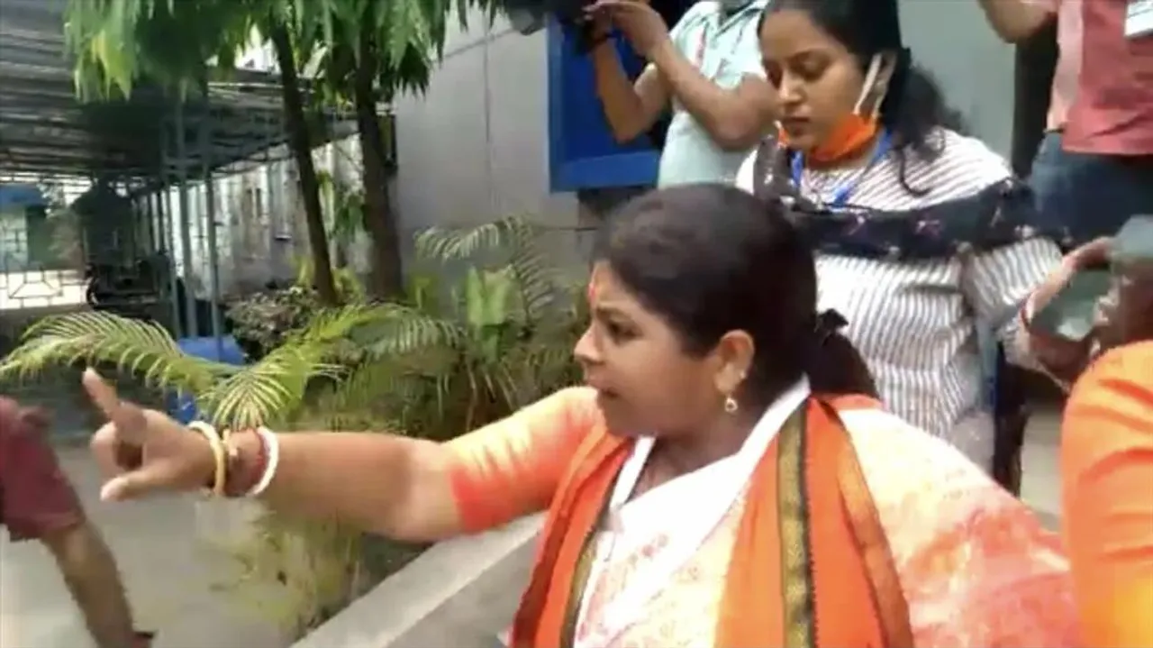 বালিগঞ্জের সেন্ট লরেন্স স্কুলের বুথে উত্তেজনা'