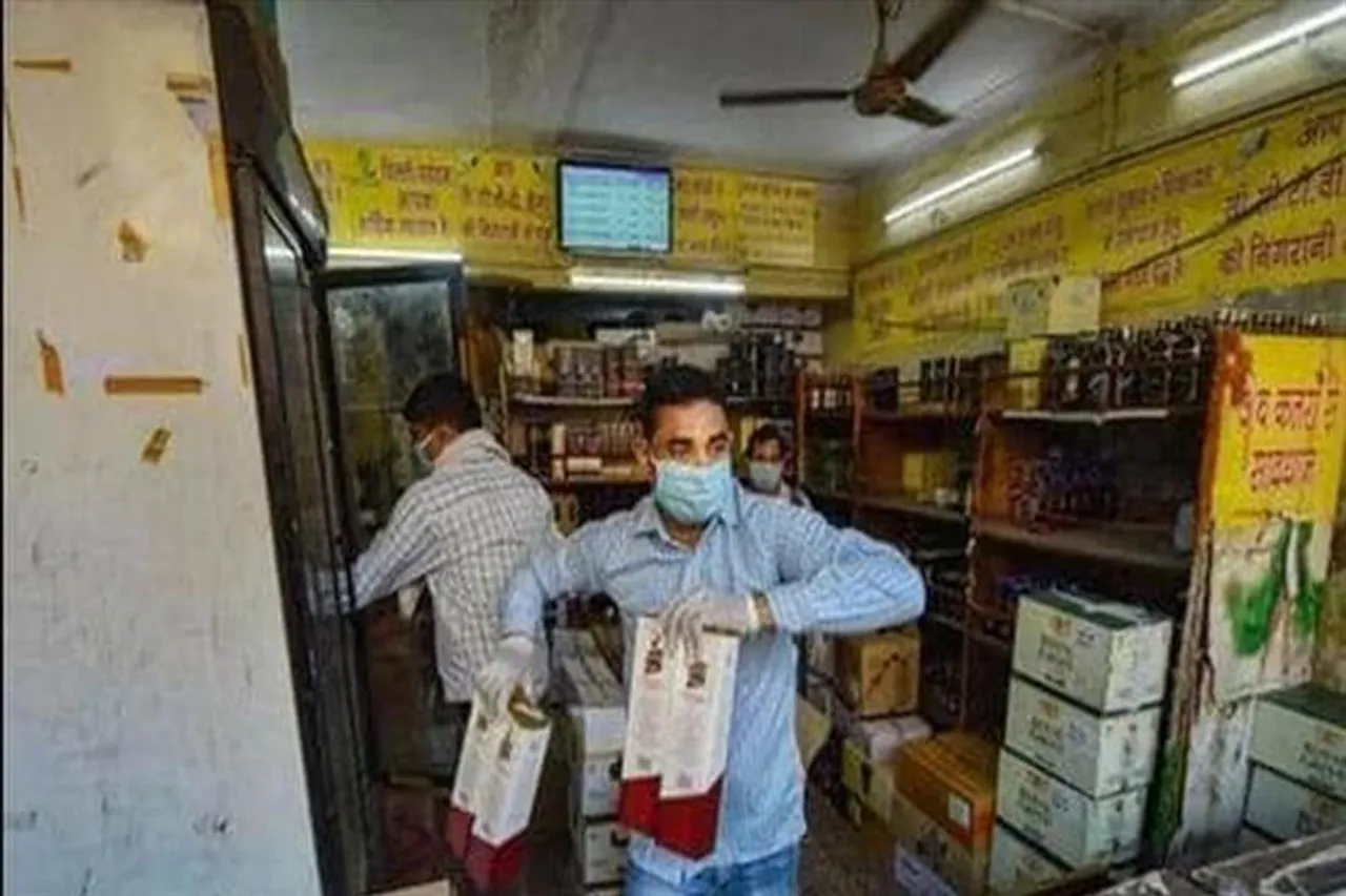 মুখ্যমন্ত্রীর আবগারি নীতির বিরুদ্ধে সিবিআই তদন্তের দাবি রাজ্যপালের