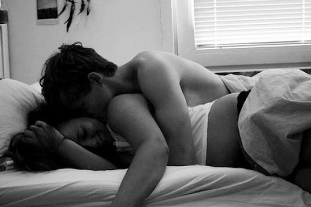 বিছানায় আরও গভীর অন্তরঙ্গ হওয়ার উপায়