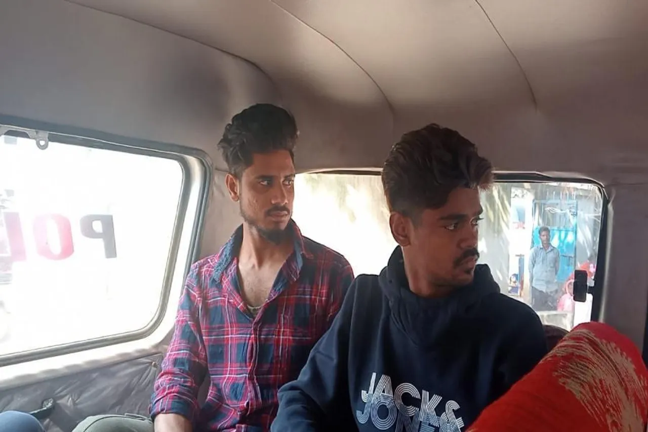 ইসিএলের কয়লা সরবরাহের চালান নকল করার অভিযোগে গ্রেপ্তার দুই যুবক