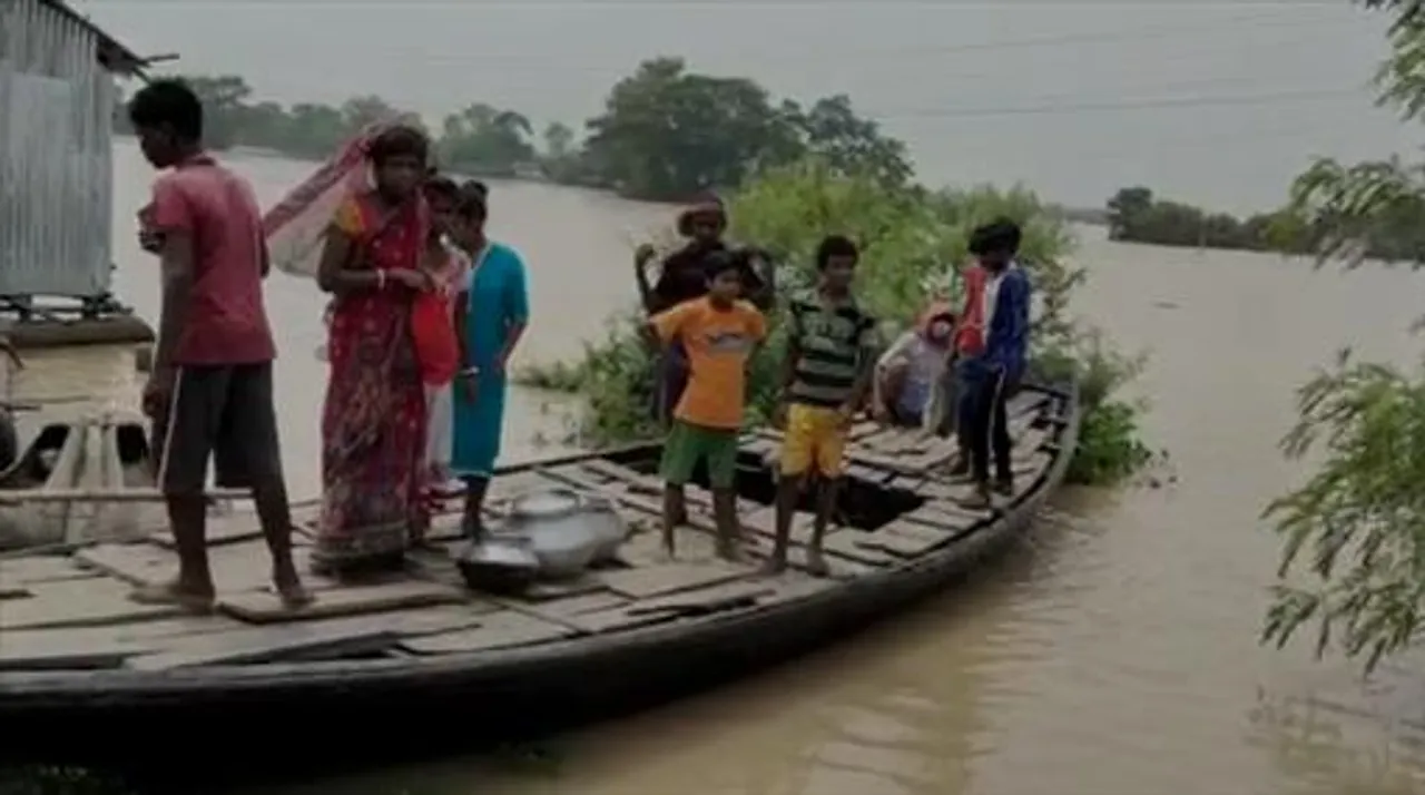 জলবন্দি ঘাটালের একাধিক গ্রাম,পানীয় জলের সঙ্কট চরমে