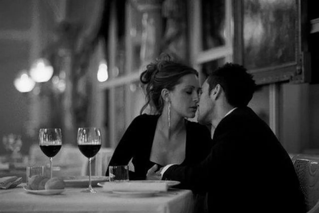 প্রথম তার সঙ্গে দেখা করছেন?