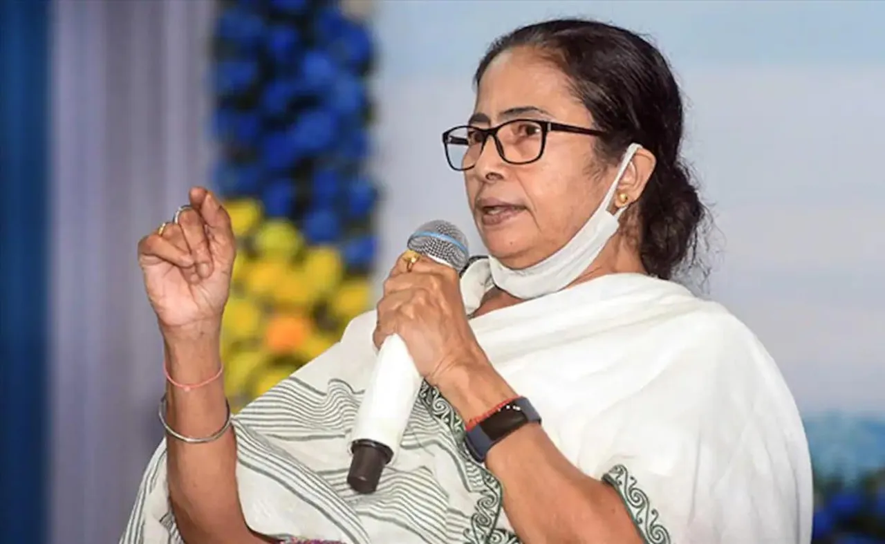 'মানুষের পাশে থেকে কাজ করতে হবে’, বার্তা মমতার