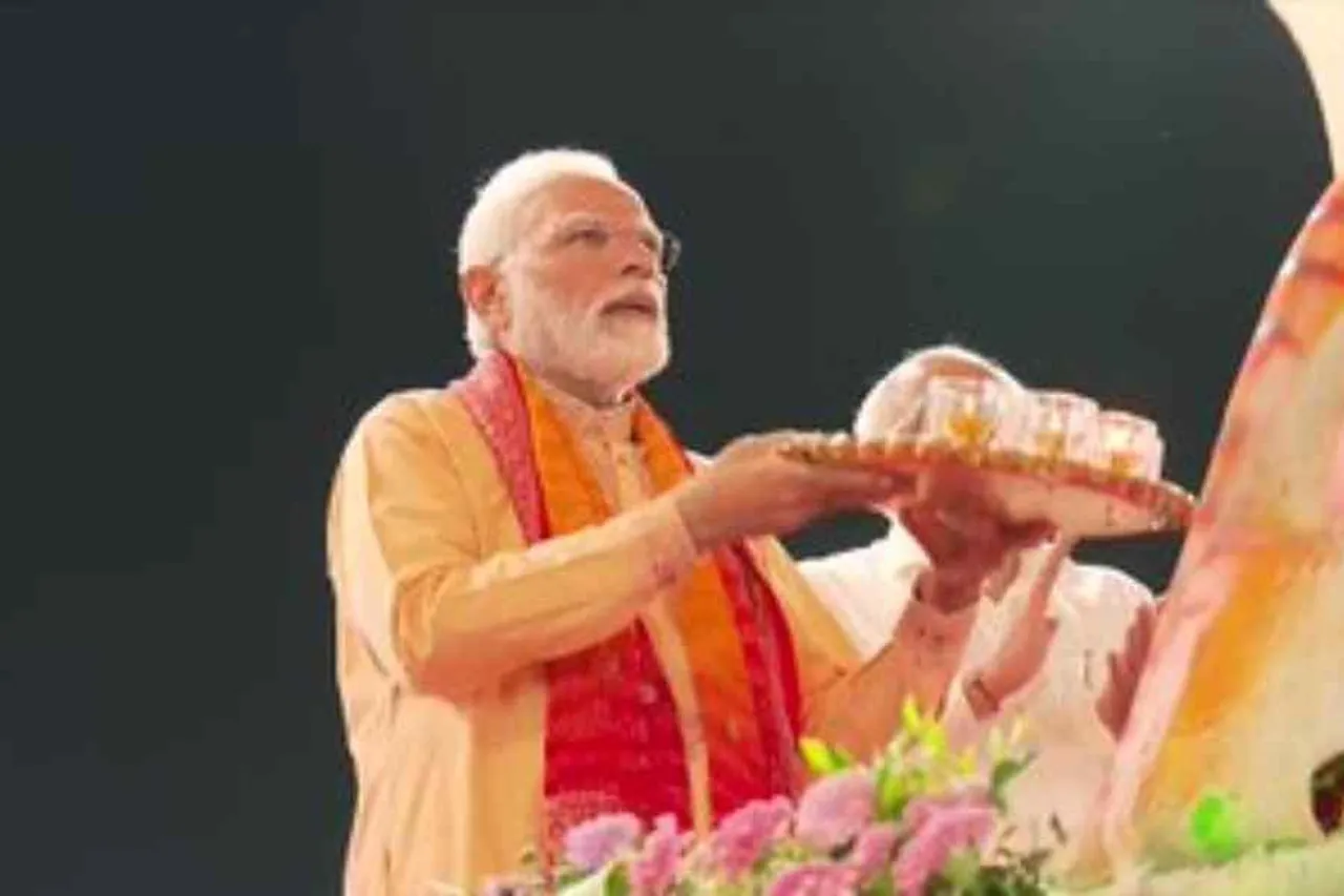 আহমেদাবাদে নবরাত্রি উৎসবে অংশ নিলেন প্রধানমন্ত্রী নরেন্দ্র মোদি