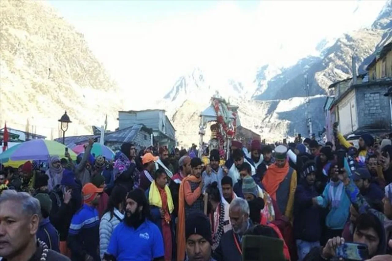 কেদারনাথ ধামের একাধিক জায়গায় বন্ধ করে দেওয়া হল