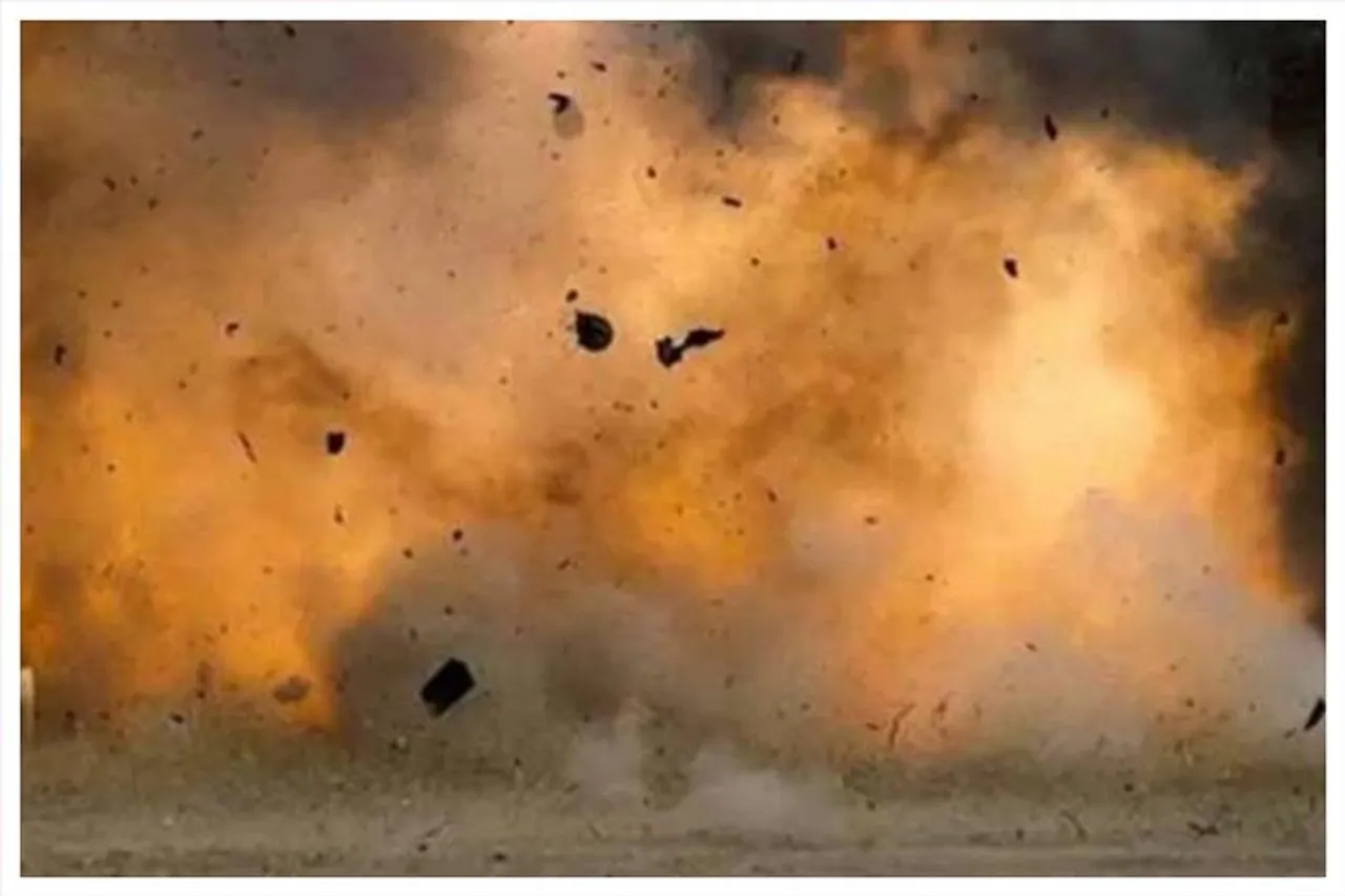 বোমা ফেটে রায়গঞ্জে আহত ৩ শিশু