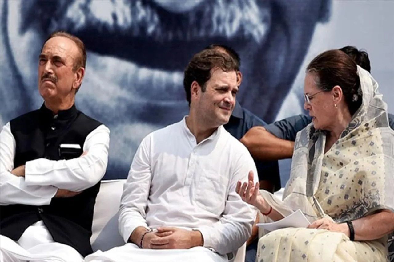 পাঁচ পাতার চিঠিতে ক্ষোভ উগড়ে দিলেন আজাদ