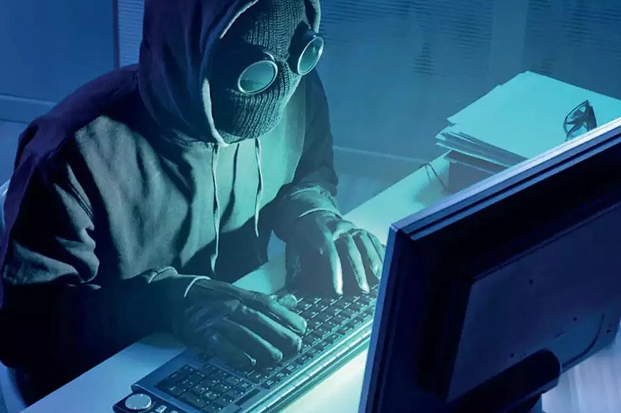 এক ক্লিকে উধাও এক লাখ!