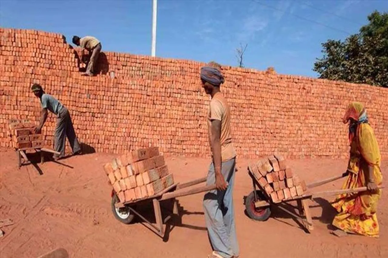 ইটভাটায় দম বন্ধ হয়ে ৫ শ্রমিকের মর্মান্তিক মৃত্যু