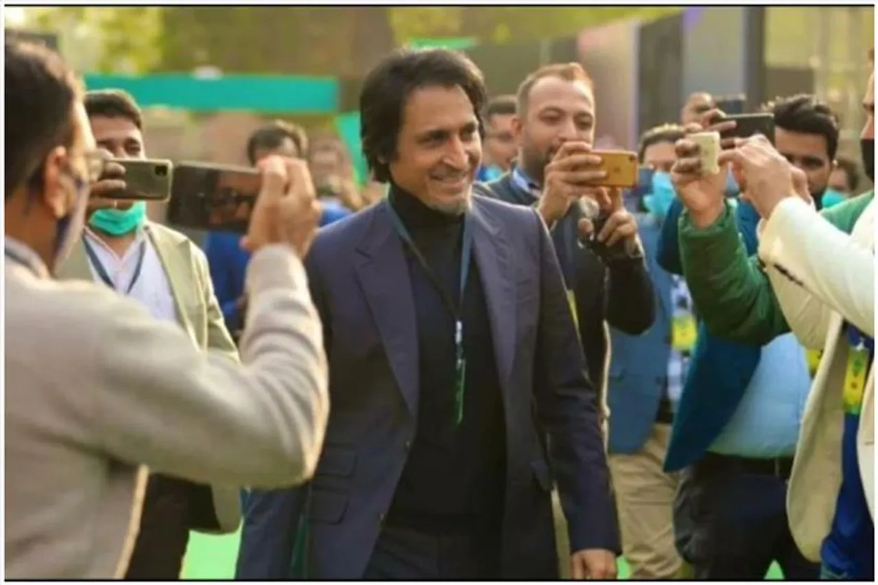 পাকিস্তান ক্রিকেট বোর্ড সম্পর্কে বোমা ফাটাতে পারেন রমিজ রাজা!