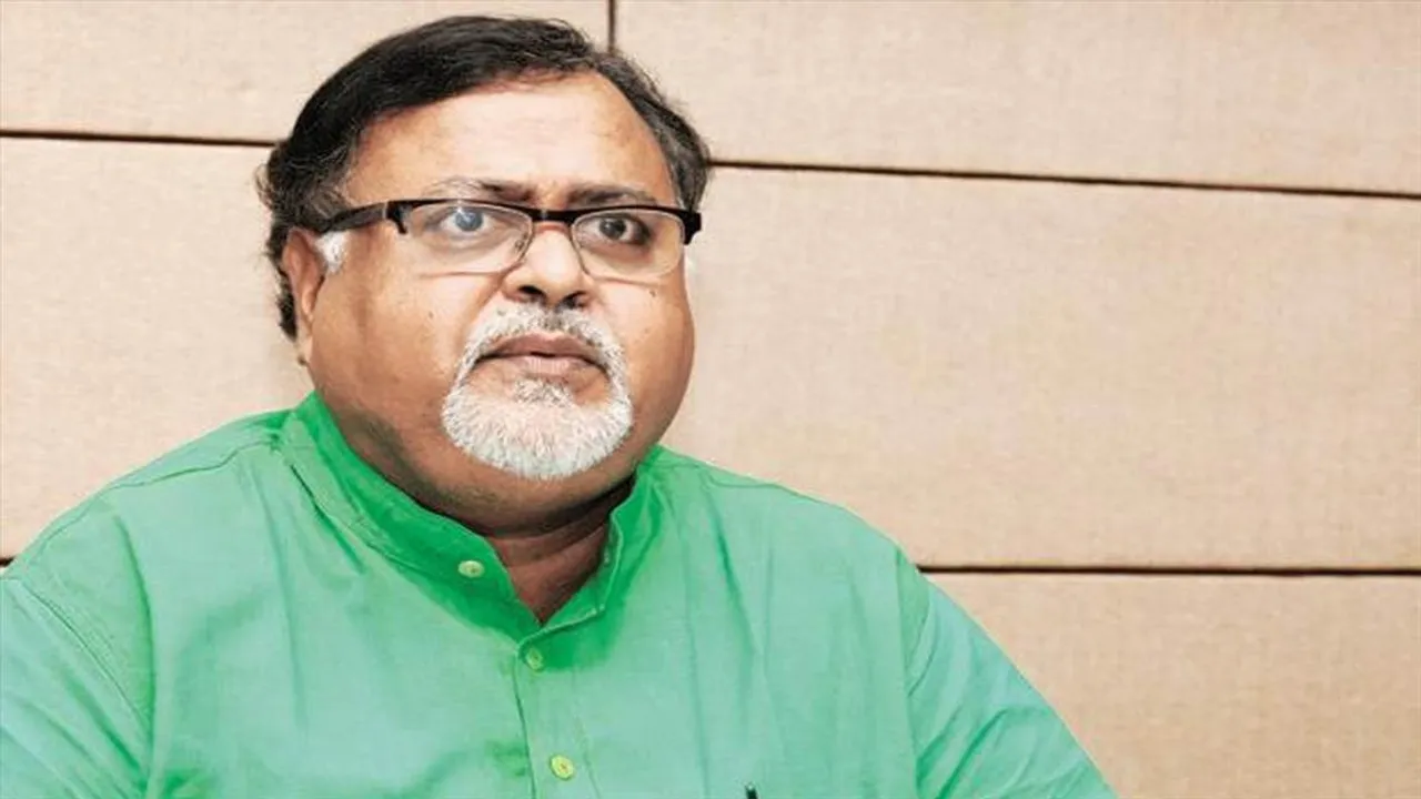 পার্থ চট্টোপাধ্যায়ের আত্মীয়ের বাড়িতে হানা কেন্দ্রীয় আয়কর দফতরের প্রতিনিধিদের